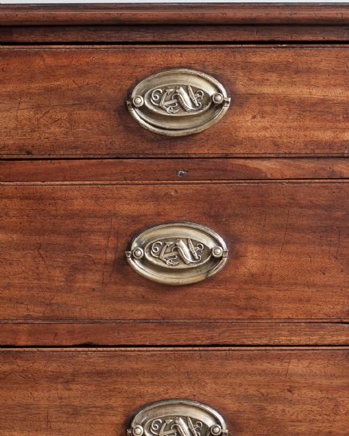 GEORGIAN MAHOGANY CHEST OF DRAWERS - ADDITIONAL PHOTO 2