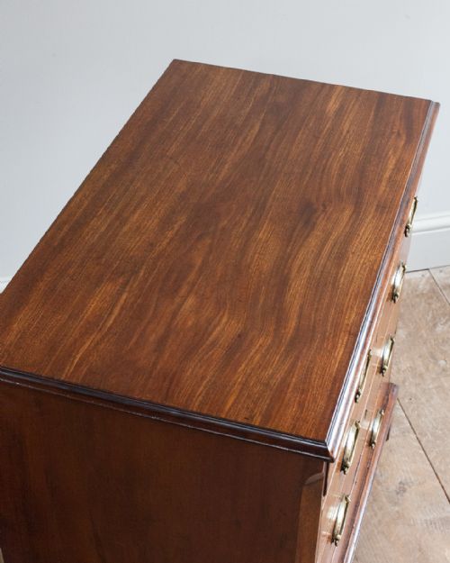 GEORGIAN MAHOGANY CHEST OF DRAWERS - ADDITIONAL PHOTO 3