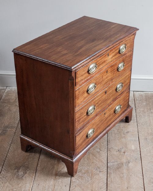 GEORGIAN MAHOGANY CHEST OF DRAWERS - ADDITIONAL PHOTO 4