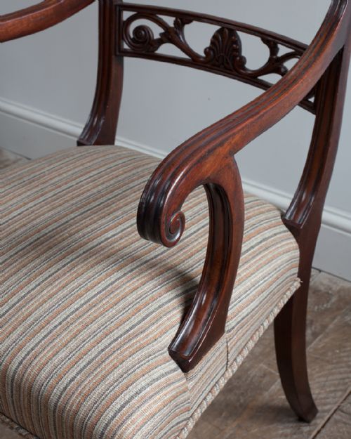 SET OF 8 REGENCY MAHOGANY DINING CHAIRS - ADDITIONAL PHOTO 4