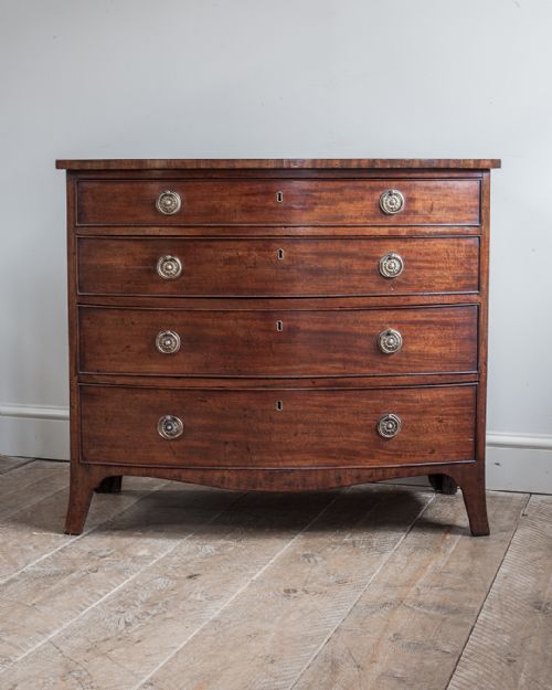 GEORGE III MAHOGANY BOWFRONT CHEST OF DRAWERS - ADDITIONAL PHOTO 1
