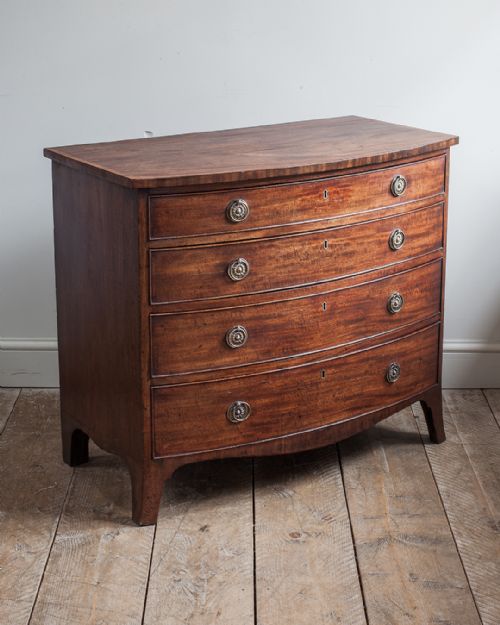 GEORGE III MAHOGANY BOWFRONT CHEST OF DRAWERS - ADDITIONAL PHOTO 2
