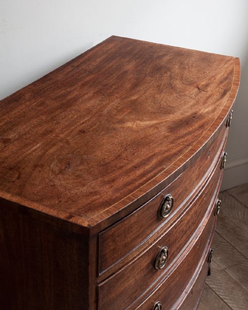 GEORGE III MAHOGANY BOWFRONT CHEST OF DRAWERS - ADDITIONAL PHOTO 3