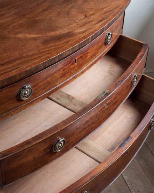 GEORGE III MAHOGANY BOWFRONT CHEST OF DRAWERS - ADDITIONAL PHOTO 4