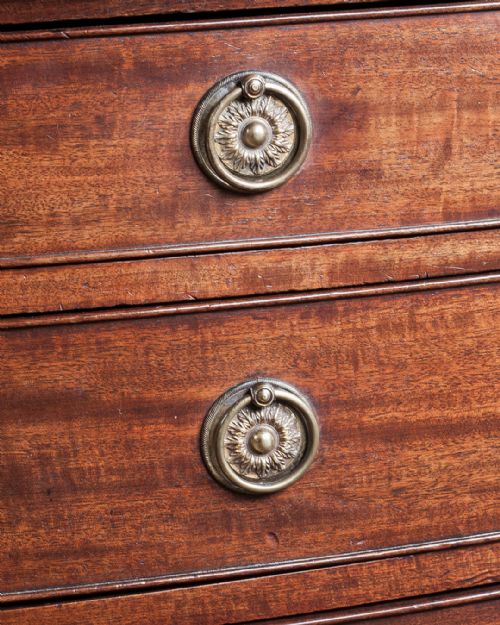 GEORGE III MAHOGANY BOWFRONT CHEST OF DRAWERS - ADDITIONAL PHOTO 5