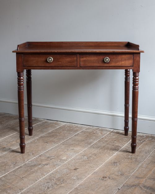 GEORGIAN MAHOGANY SIDE TABLE - ADDITIONAL PHOTO 1