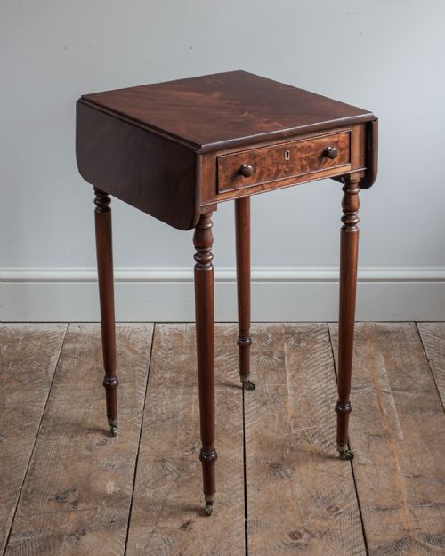 19TH CENTURY MAHOGANY PEMBROKE WORK TABLE - ADDITIONAL PHOTO 1