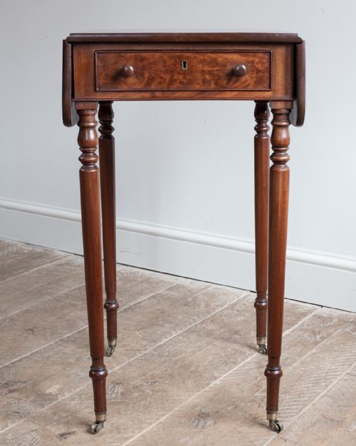 19TH CENTURY MAHOGANY PEMBROKE WORK TABLE - ADDITIONAL PHOTO 2