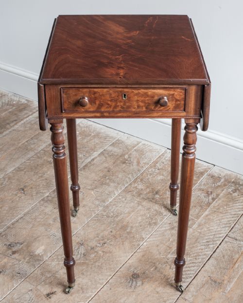 19TH CENTURY MAHOGANY PEMBROKE WORK TABLE - ADDITIONAL PHOTO 3