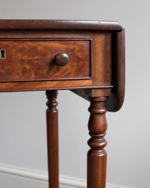 19TH CENTURY MAHOGANY PEMBROKE WORK TABLE - ADDITIONAL PHOTO 5