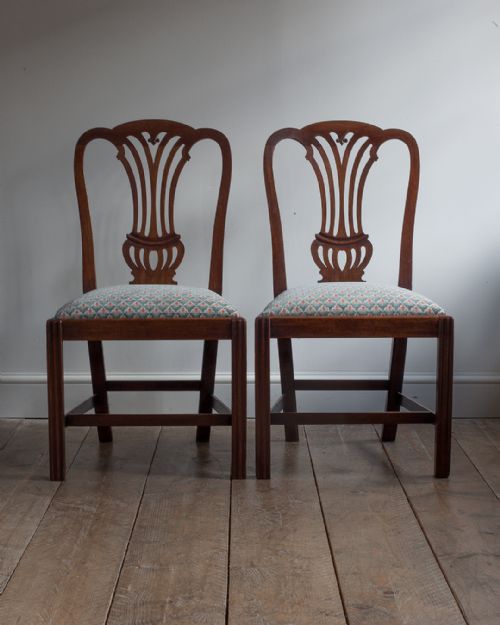 PAIR OF GEORGE III MAHOGANY DINING CHAIRS - ADDITIONAL PHOTO 2