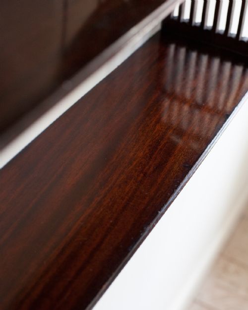 EDWARDIAN MAHOGANY WATERFALL WALL SHELVES - ADDITIONAL PHOTO 5
