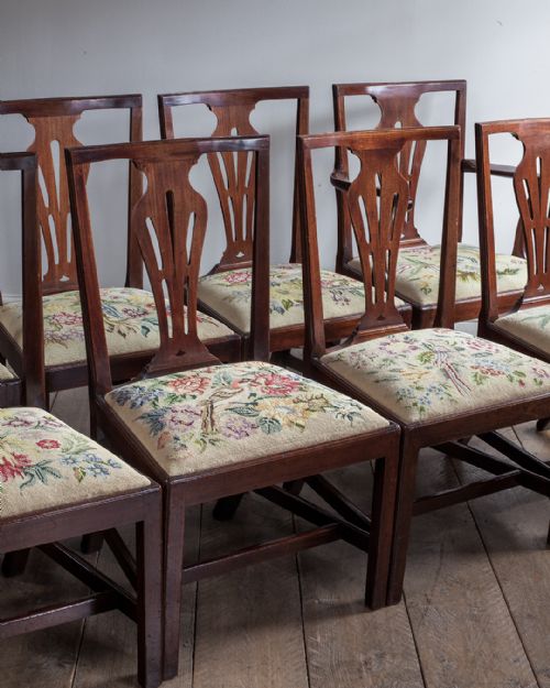 SET OF EIGHT FINE QUALITY GEORGE III DINING CHAIRS - ADDITIONAL PHOTO 1