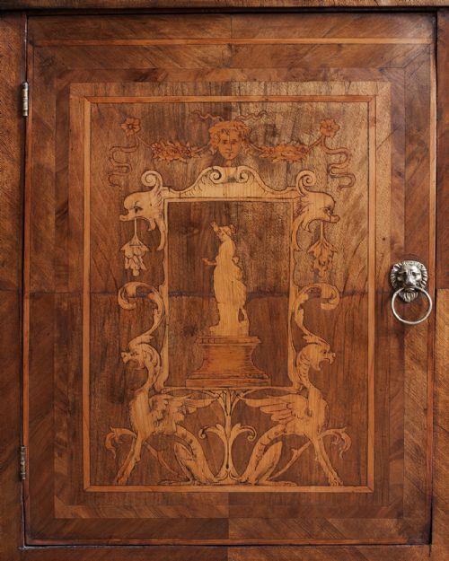 18TH CENTURY ITALIAN WALNUT AND MARQUETRY COMMODINO - ADDITIONAL PHOTO 2