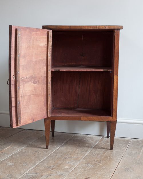 18TH CENTURY ITALIAN WALNUT AND MARQUETRY COMMODINO - ADDITIONAL PHOTO 3