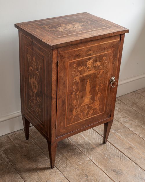 18TH CENTURY ITALIAN WALNUT AND MARQUETRY COMMODINO - ADDITIONAL PHOTO 7