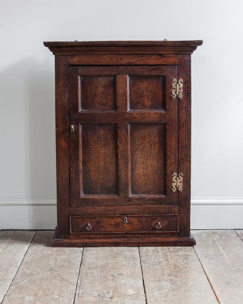 GEORGE II OAK WALL HANGING CUPBOARD - ADDITIONAL PHOTO 1