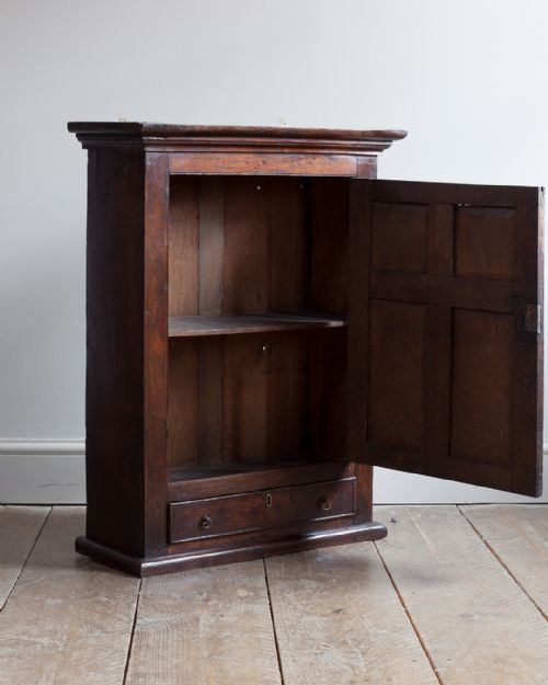 GEORGE II OAK WALL HANGING CUPBOARD - ADDITIONAL PHOTO 3