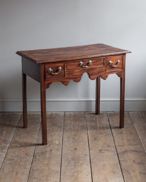 GOOD QUALITY GEORGIAN MAHOGANY LOWBOY - ADDITIONAL PHOTO 1