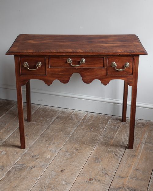 GOOD QUALITY GEORGIAN MAHOGANY LOWBOY - ADDITIONAL PHOTO 3
