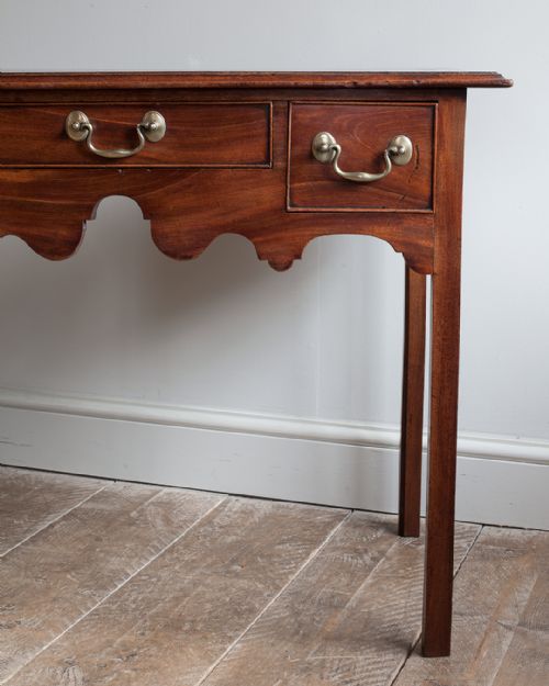 GOOD QUALITY GEORGIAN MAHOGANY LOWBOY - ADDITIONAL PHOTO 5