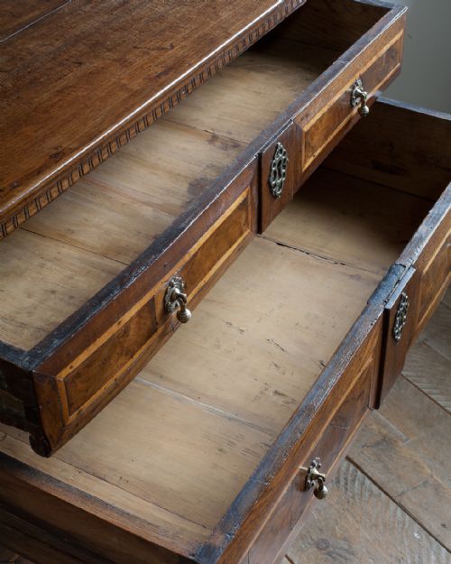 17TH CENTURY OAK CHEST OF DRAWERS - ADDITIONAL PHOTO 5