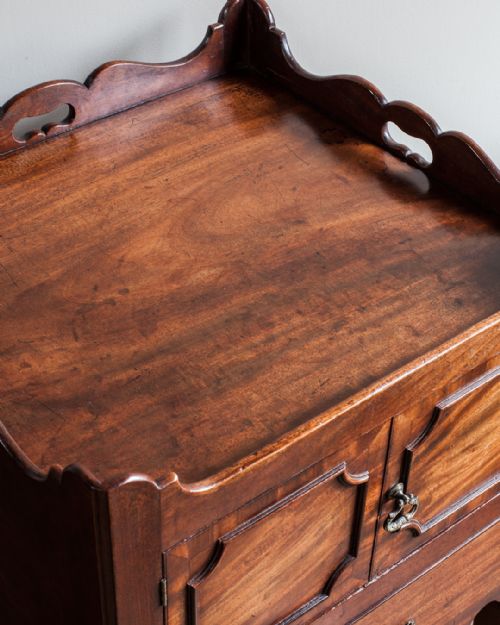 GEORGIAN MAHOGANY TRAY TOP COMMODE - ADDITIONAL PHOTO 4