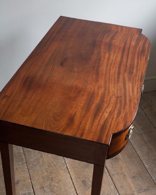 19TH CENTURY MAHOGANY BOWFRONT SIDE TABLE - ADDITIONAL PHOTO 2