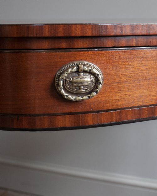 19TH CENTURY MAHOGANY BOWFRONT SIDE TABLE - ADDITIONAL PHOTO 3