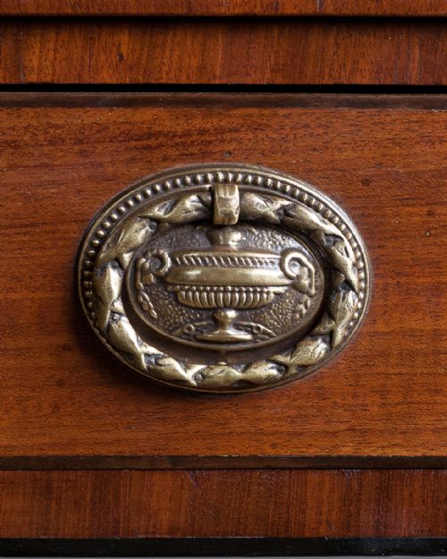 19TH CENTURY MAHOGANY BOWFRONT SIDE TABLE - ADDITIONAL PHOTO 4