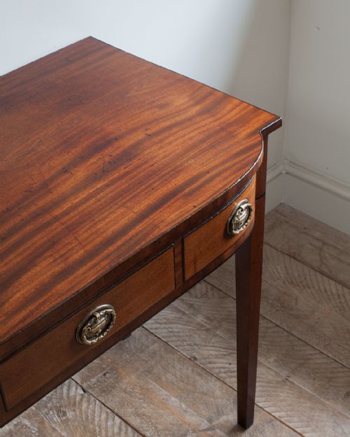 19TH CENTURY MAHOGANY BOWFRONT SIDE TABLE - ADDITIONAL PHOTO 5