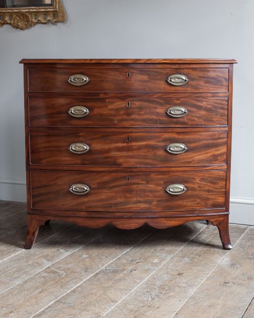 GEORGIAN MAHOGANY BOWFRONT CHEST OF DRAWERS - ADDITIONAL PHOTO 1