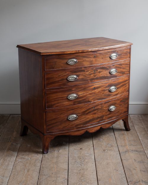 GEORGIAN MAHOGANY BOWFRONT CHEST OF DRAWERS - ADDITIONAL PHOTO 2