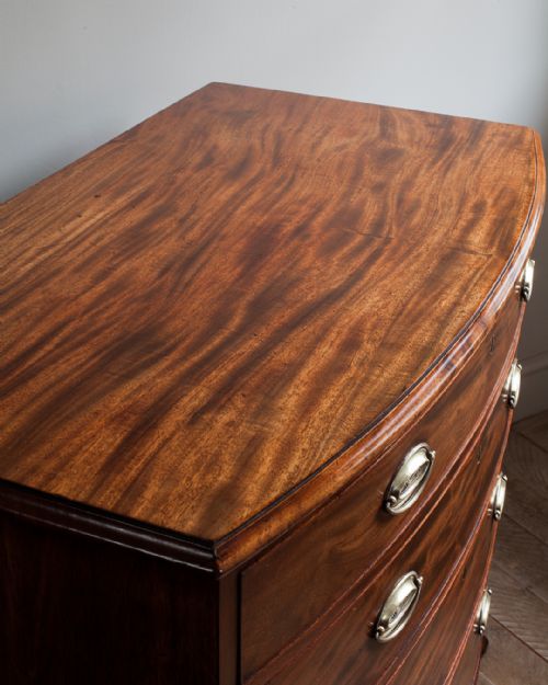 GEORGIAN MAHOGANY BOWFRONT CHEST OF DRAWERS - ADDITIONAL PHOTO 3