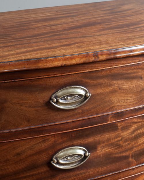 GEORGIAN MAHOGANY BOWFRONT CHEST OF DRAWERS - ADDITIONAL PHOTO 4
