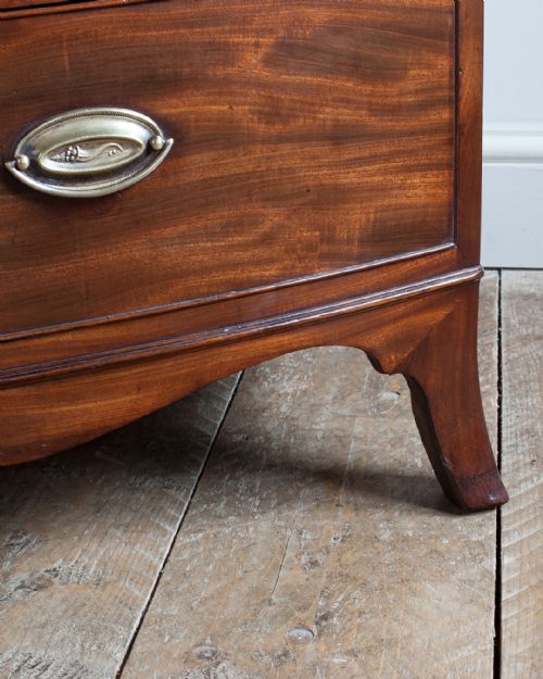 GEORGIAN MAHOGANY BOWFRONT CHEST OF DRAWERS - ADDITIONAL PHOTO 5