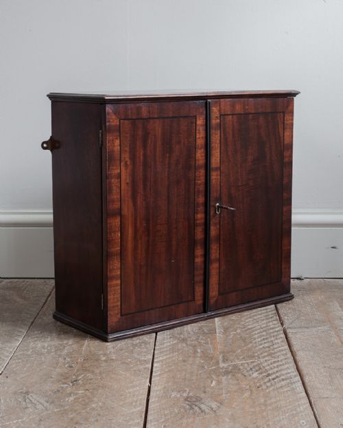 SMALL GEORGE III MAHOGANY WALL CUPBOARD - ADDITIONAL PHOTO 2