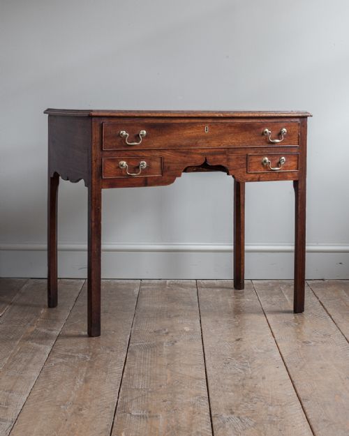 GEORGIAN MAHOGANY LOWBOY - ADDITIONAL PHOTO 1