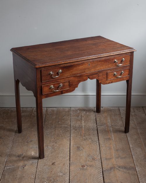 GEORGIAN MAHOGANY LOWBOY - ADDITIONAL PHOTO 3
