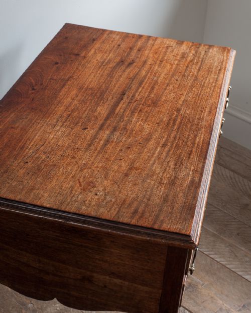 GEORGIAN MAHOGANY LOWBOY - ADDITIONAL PHOTO 4