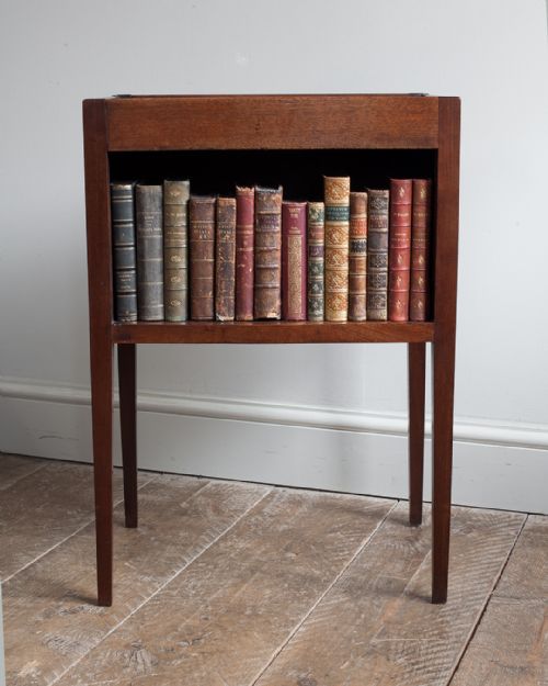 GEORGE III MAHOGANY BEDSIDE TABLE - ADDITIONAL PHOTO 1