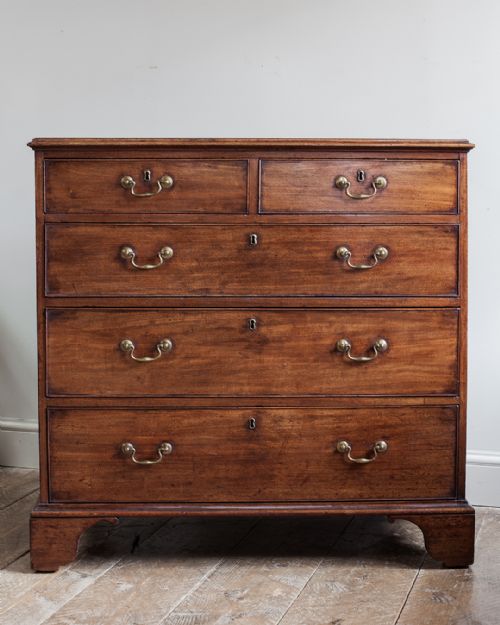 GEORGE III MAHOGANY CHEST OF DRAWERS - ADDITIONAL PHOTO 1