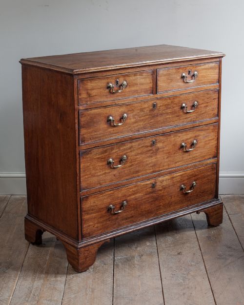 GEORGE III MAHOGANY CHEST OF DRAWERS - ADDITIONAL PHOTO 2