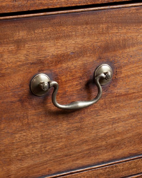 GEORGE III MAHOGANY CHEST OF DRAWERS - ADDITIONAL PHOTO 3