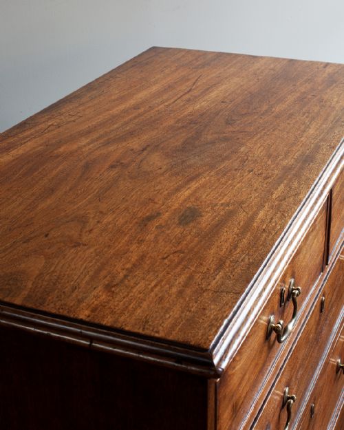 GEORGE III MAHOGANY CHEST OF DRAWERS - ADDITIONAL PHOTO 4