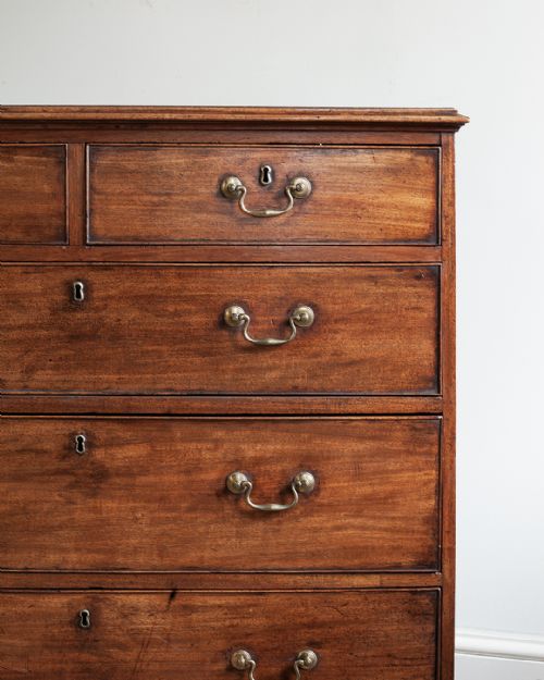 GEORGE III MAHOGANY CHEST OF DRAWERS - ADDITIONAL PHOTO 5