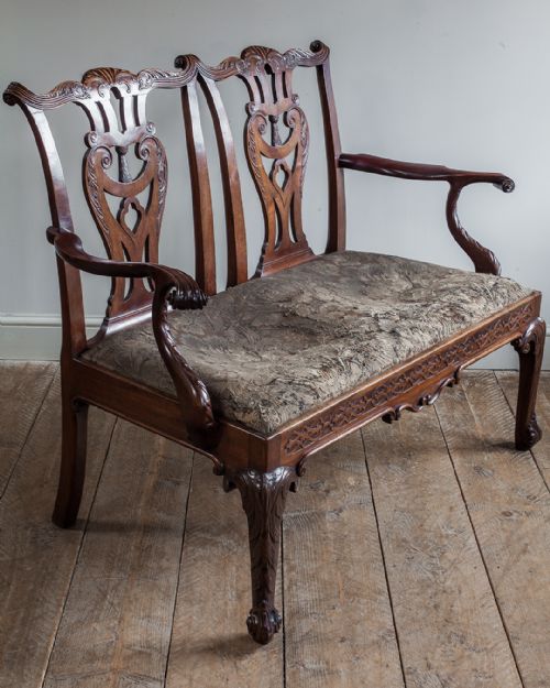 IMPRESSIVE 19TH CENTURY MAHOGANY SETTEE - ADDITIONAL PHOTO 2