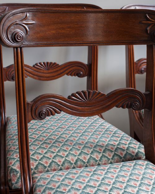 SET OF 10 FINE QUALITY REGENCY MAHOGANY DINING CHAIRS - ADDITIONAL PHOTO 5