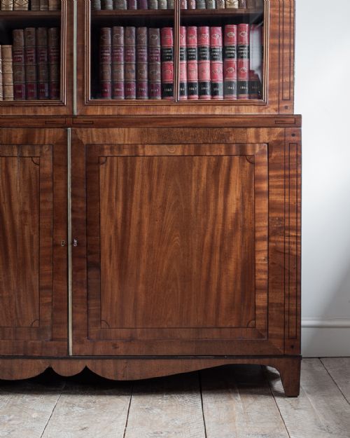 GEORGE III MAHOGANY LIBRARY BOOKCASE - ADDITIONAL PHOTO 2