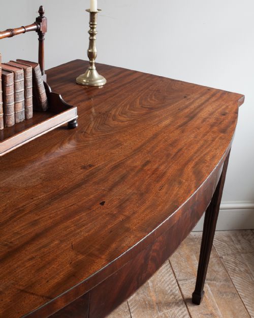 SUPERB MAHOGANY BOWFRONT SERVING TABLE - ADDITIONAL PHOTO 2
